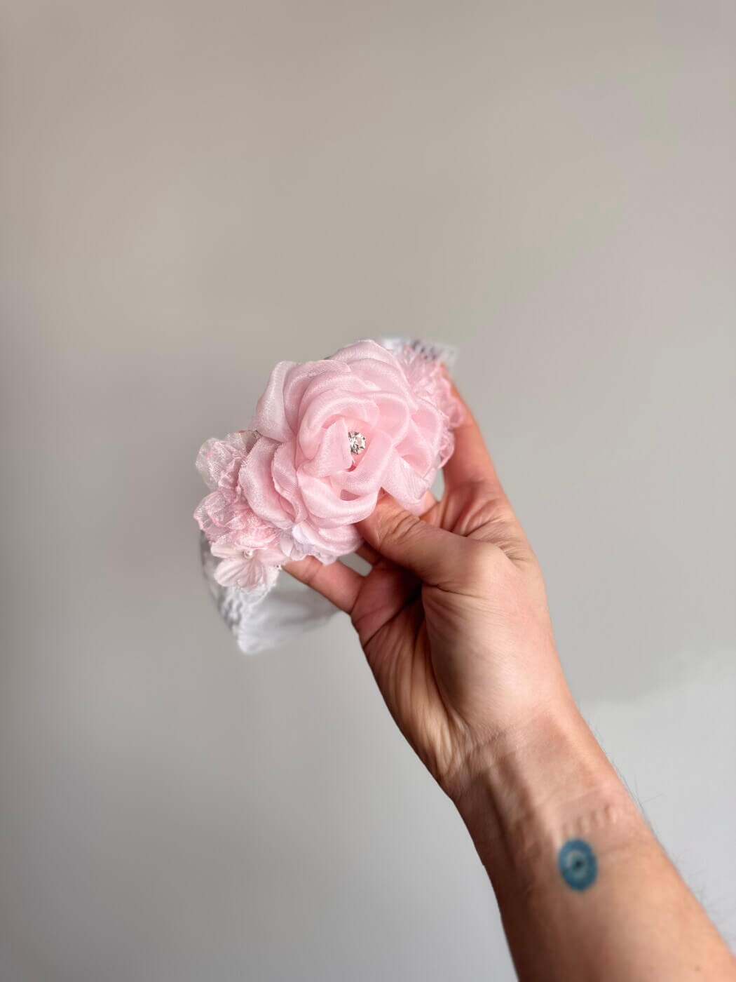 “Evelyn” χειροποίητη βρεφική floral κορδέλα