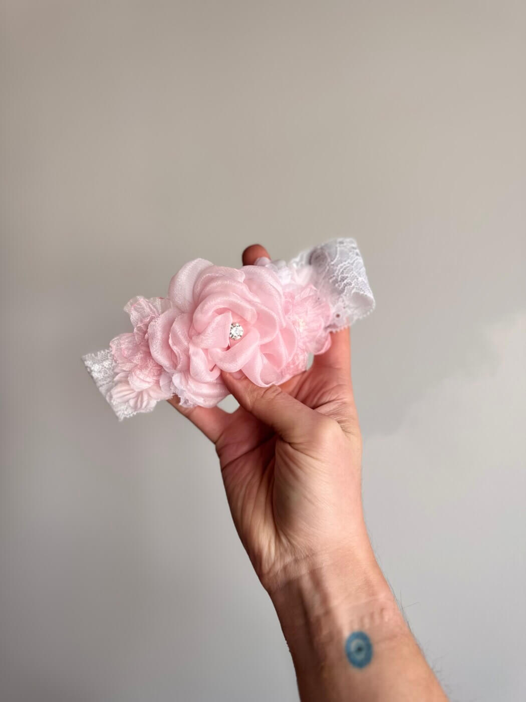 “Evelyn” χειροποίητη βρεφική floral κορδέλα