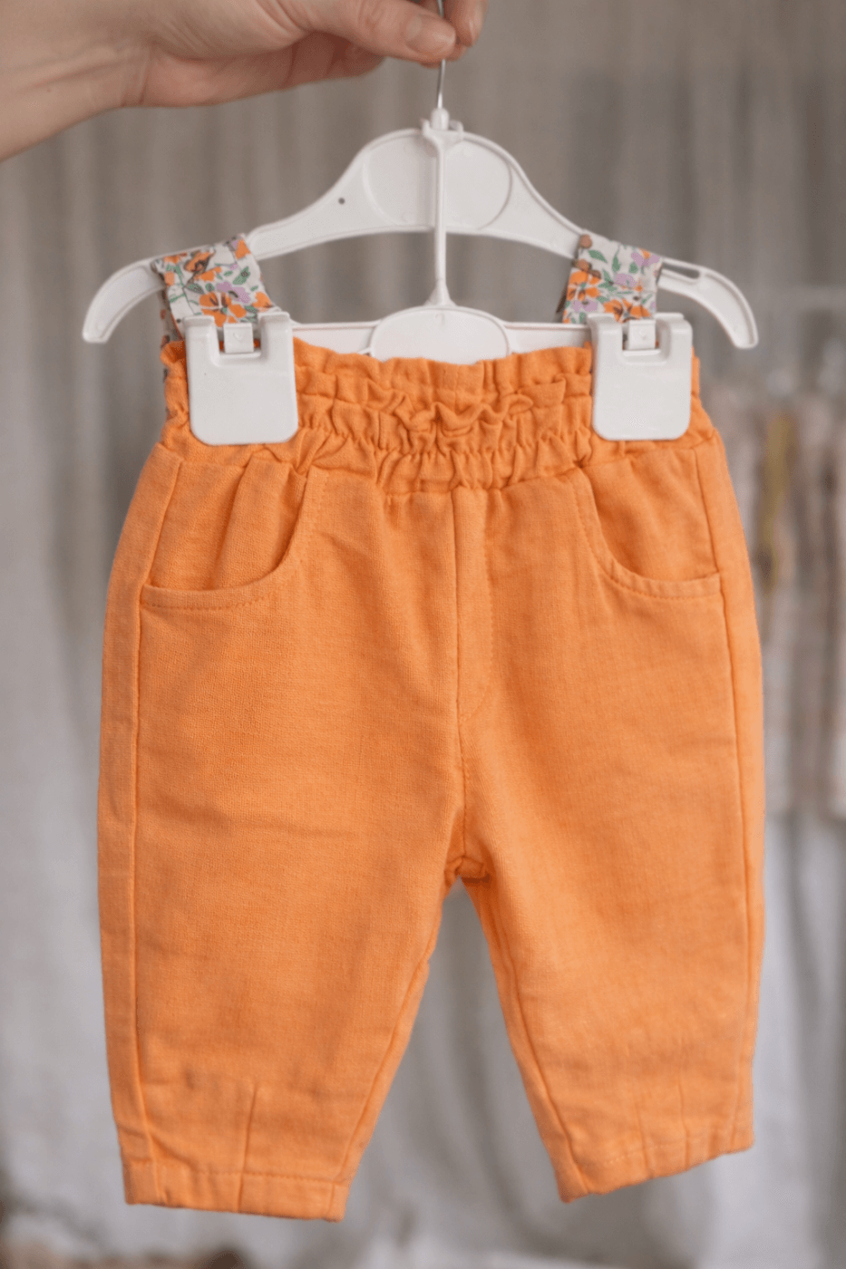 Floral σετ με αμάνικο μπλουζάκι και λινό παντελόνι