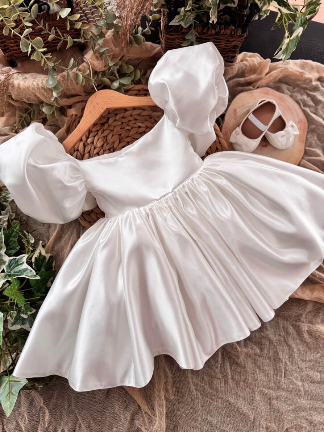 “Cindy” βαπτιστικό σατέν φόρεμα με φουσκωτά μανίκια